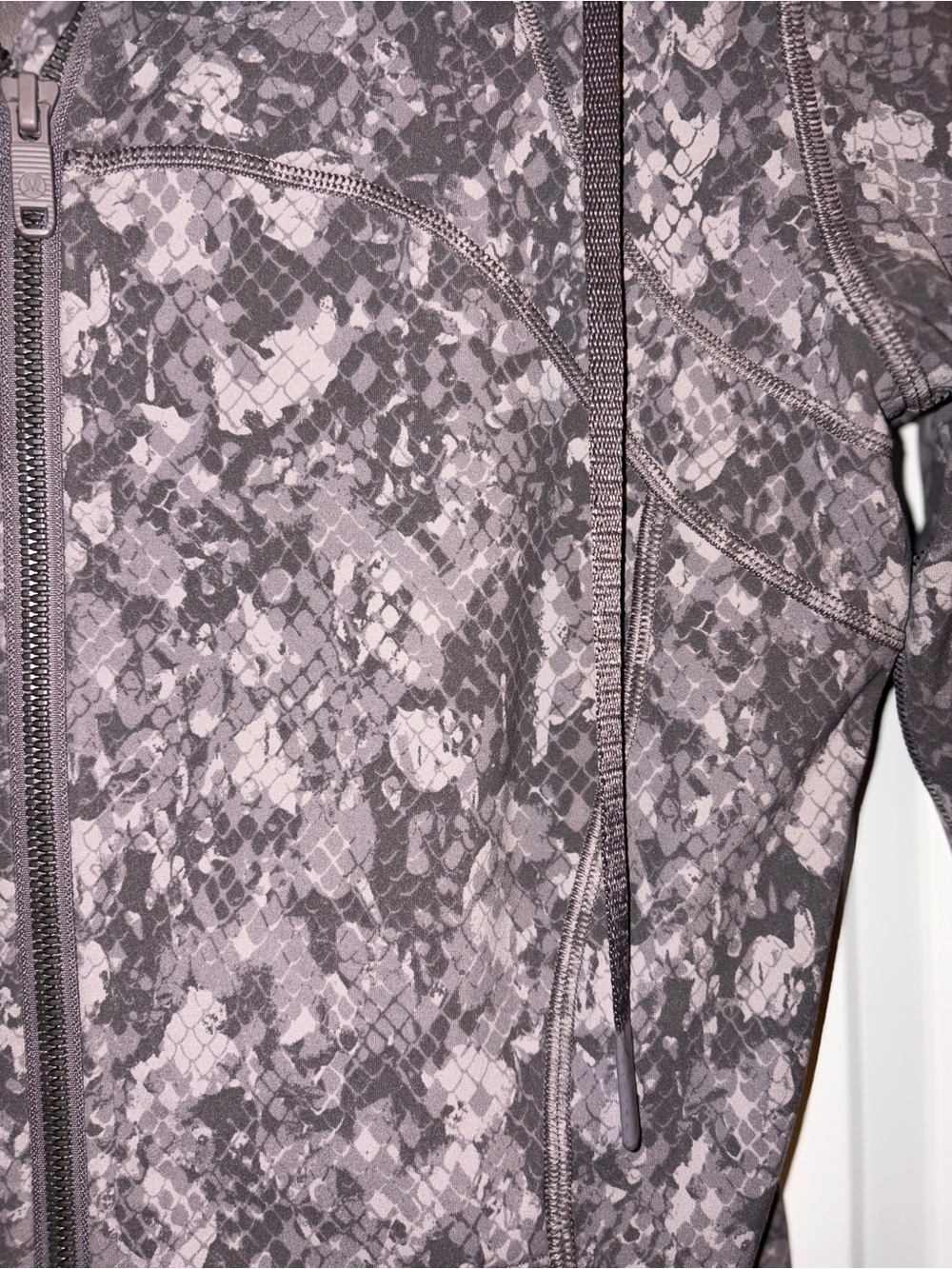 Lululemon | Mauve Camo Print Zip-Up Hooded Define Athletic Jacket (Like New) - Picture 5 of 7
